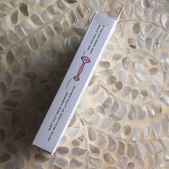 Brightening & Depuffing Premium Facial Massager / Rose Quartz Roller - Picture 9 of 12